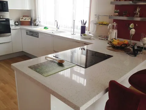 Mutfak tezgahı ve ocak bölümü